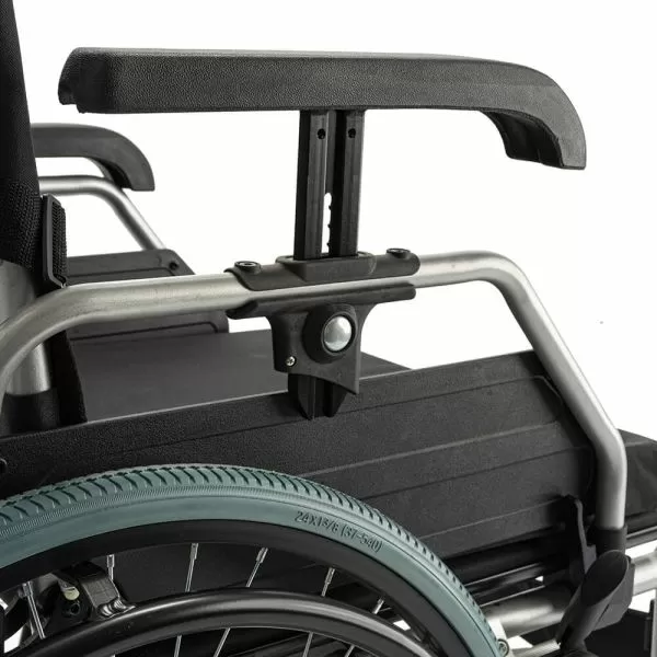 Кресло-коляска Barry Euro с регулировкой ширины сиденья 43-48 см, колеса пневматические