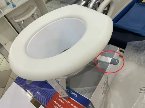 Насадка на унитаз Barry 10545 c регулировкой высоты, дефект крепления Насадка на унитаз Barry 10545 c регулировкой высоты, дефект крепления